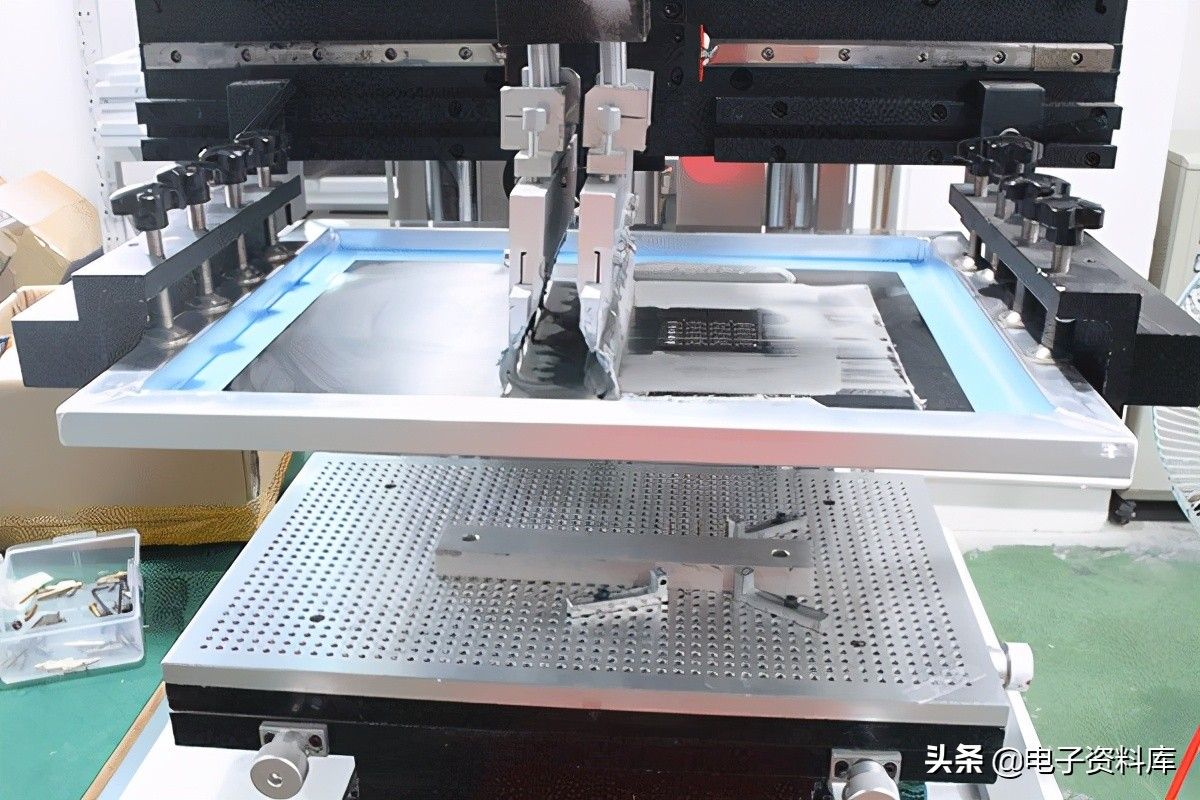 PCB組裝(PCBA):4個(gè)步驟和所需的相關(guān)機(jī)器